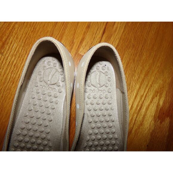 Privo by Clarks unique tan w white dots leather flat size 8 1/2 M New No Box - Picture 2 of 5